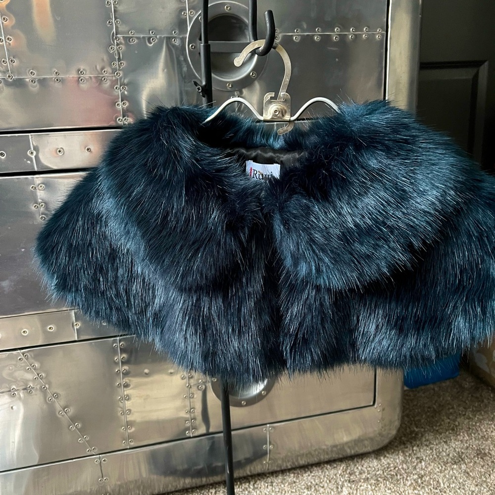 Faux fur Sapphire Blue collar capelet.
